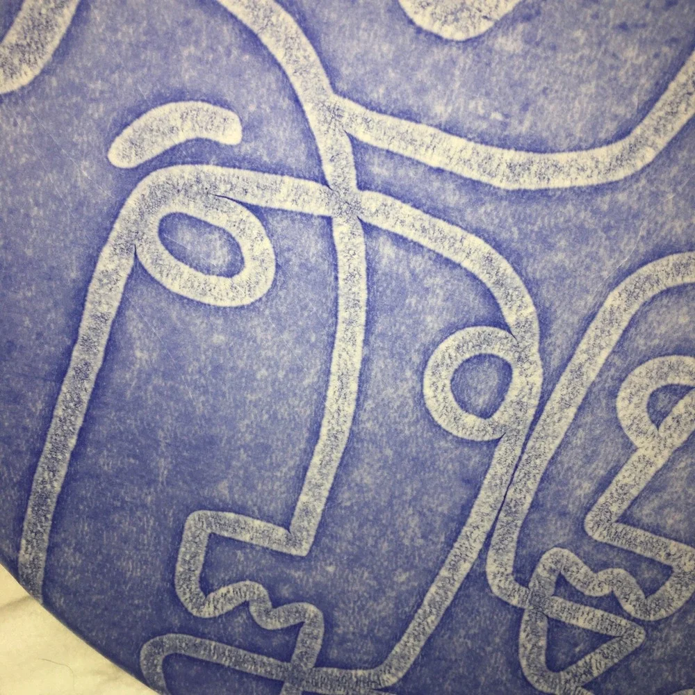 Viva by Vietri Moda Blue Faces Round‎ Platter 12
